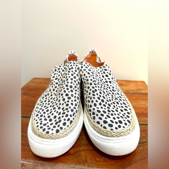 Hey Dude Women’s Peyton Cheetah Beige Slip On Shoes Size 10 - Picture 4 of 7